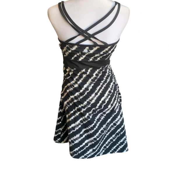 SOYBU women's XS black and white dress with built in bra - Picture 2 of 6